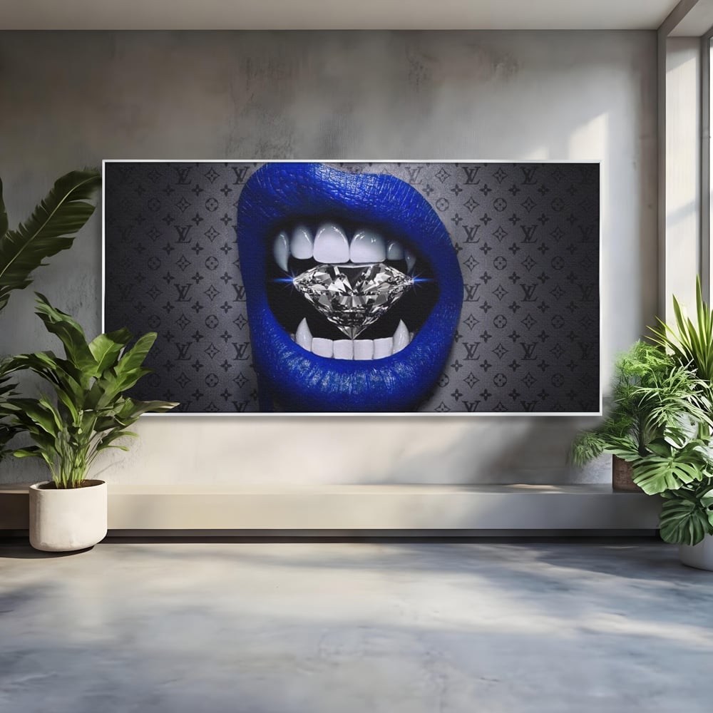 Tablou canvas cu buze albastre cu diamant, in rama de aluminiu argintiu
